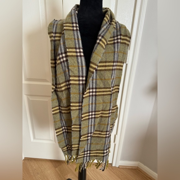 BURBERRY Green Plaid 100% Lambswool Scarf GUC - Picture 1 of 3